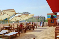 &copy; Red Rose Hotel. 